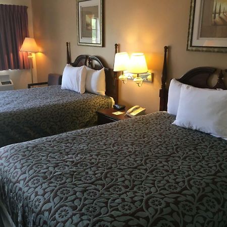 Days Inn By Wyndham פיקאיון מראה חיצוני תמונה
