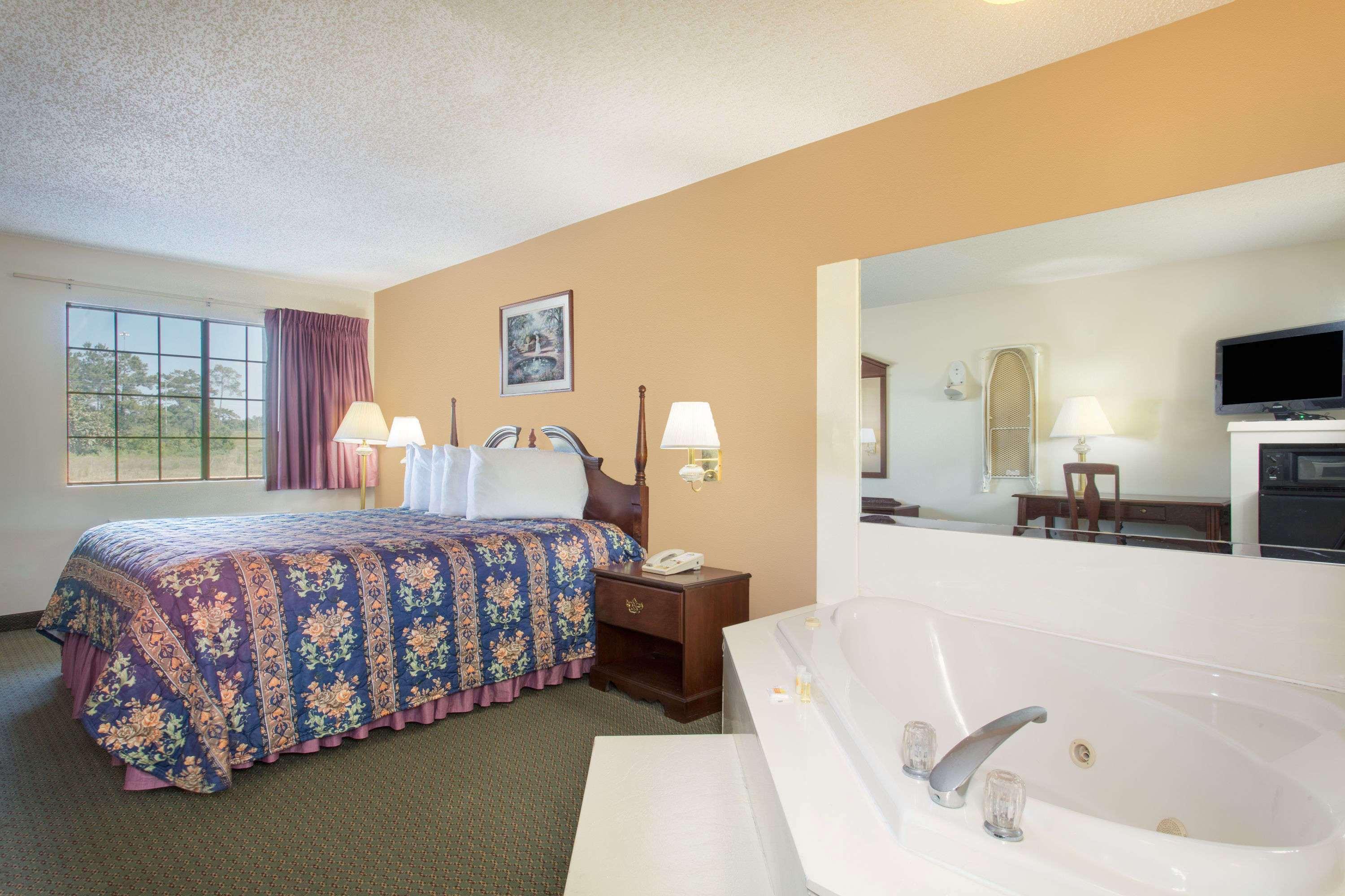 Days Inn By Wyndham פיקאיון מראה חיצוני תמונה
