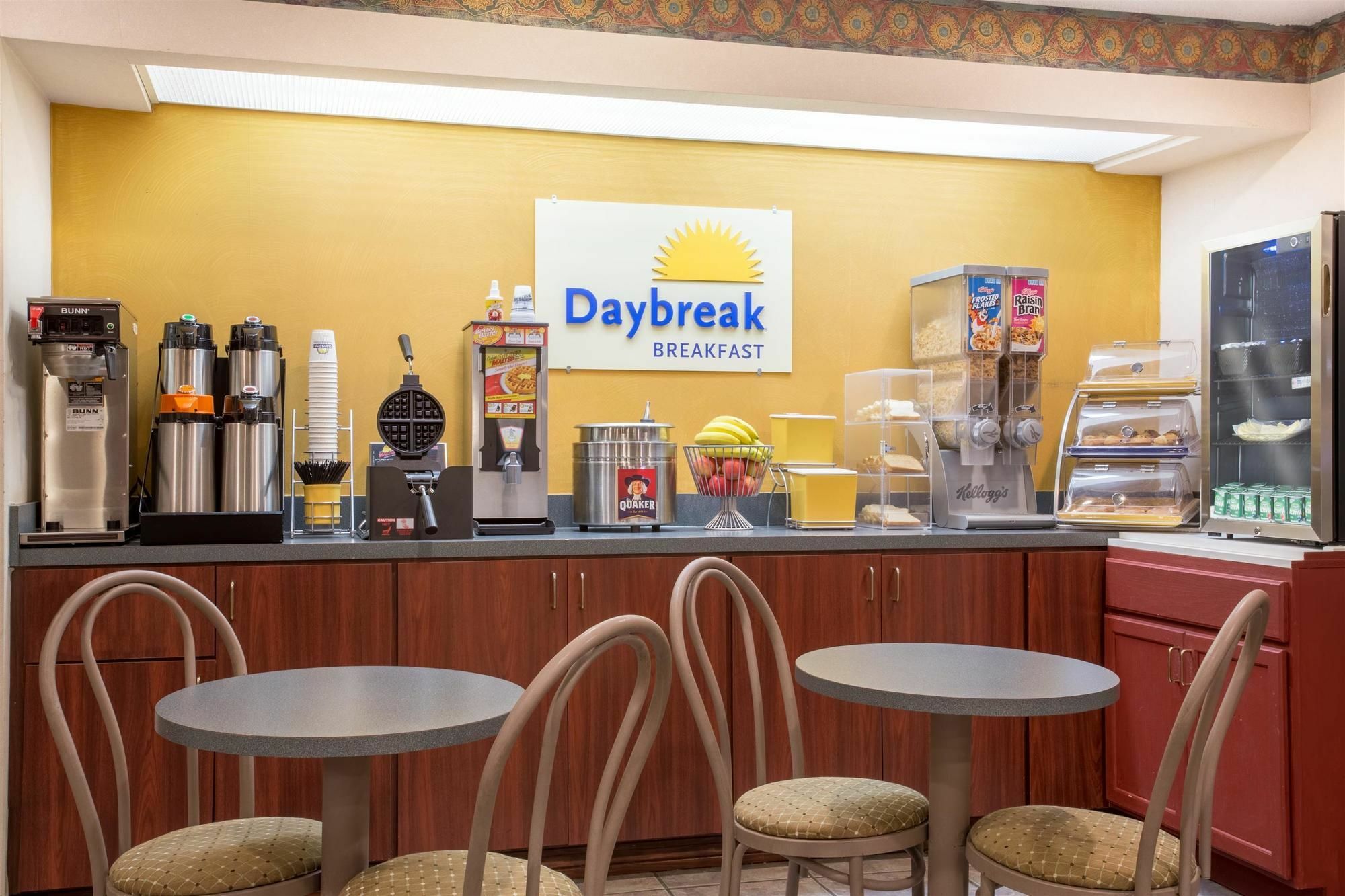 Days Inn By Wyndham פיקאיון מראה חיצוני תמונה