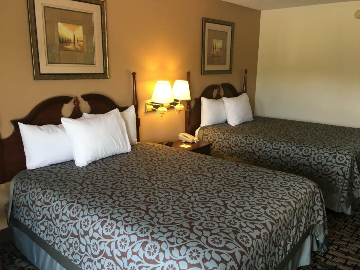 Days Inn By Wyndham פיקאיון מראה חיצוני תמונה