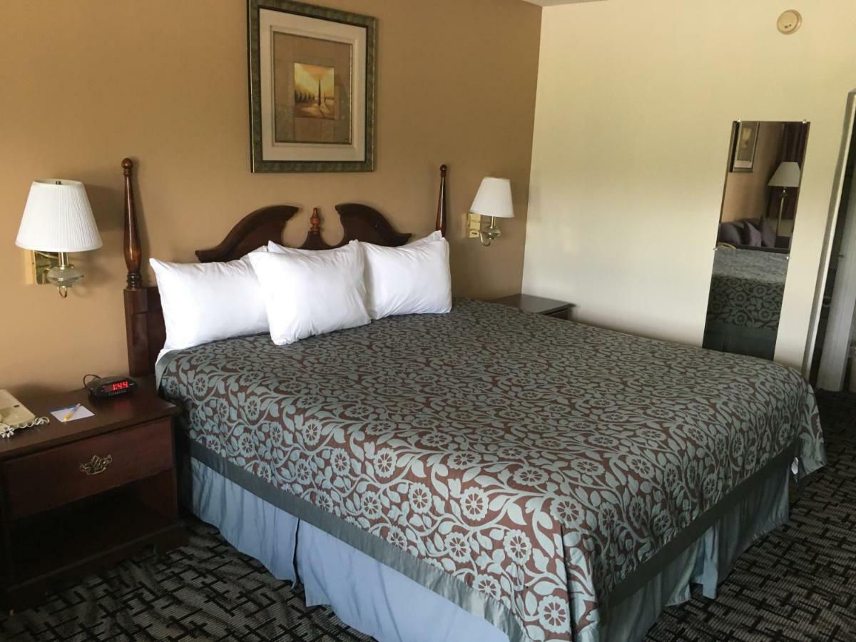 Days Inn By Wyndham פיקאיון מראה חיצוני תמונה