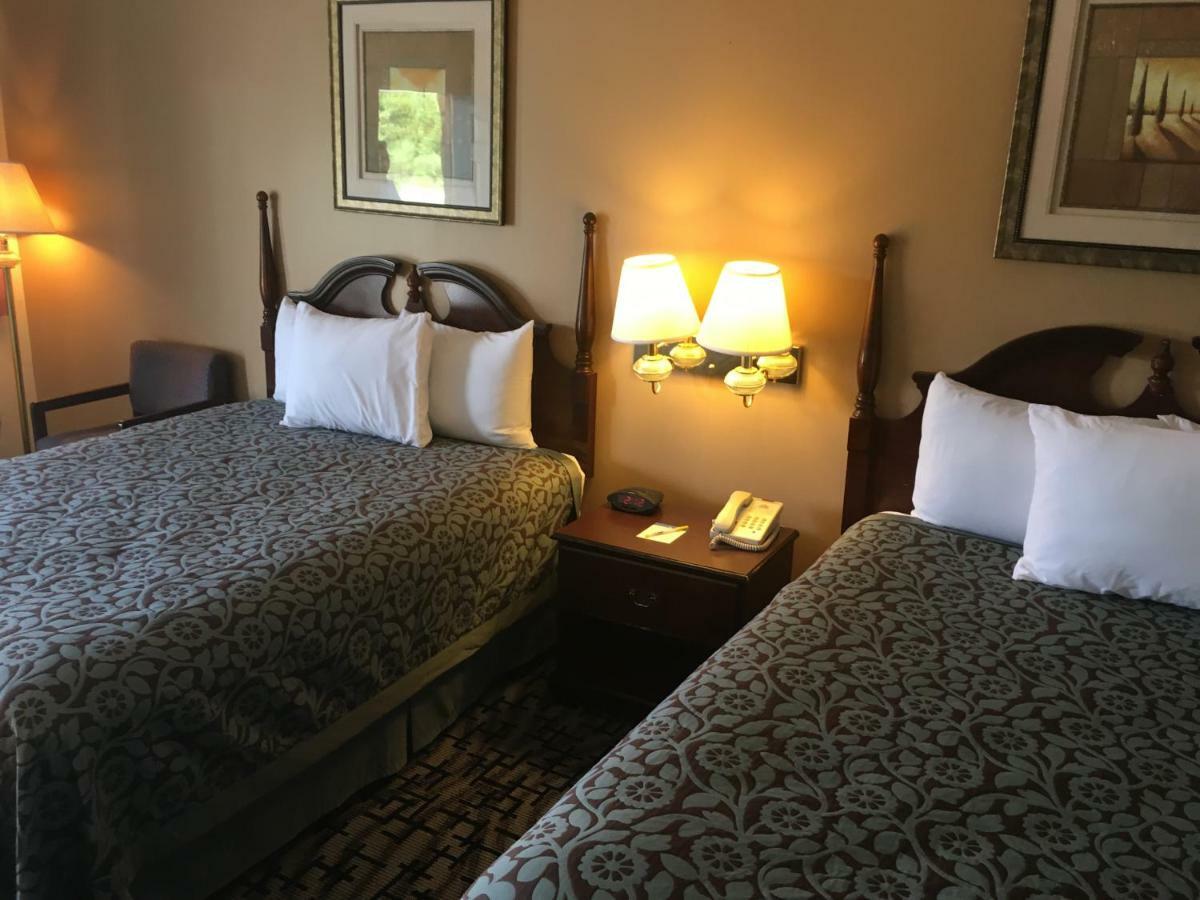 Days Inn By Wyndham פיקאיון מראה חיצוני תמונה
